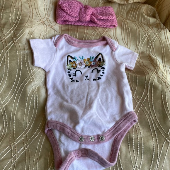 Gerber One piece Bodysuit 6 pc Bundle Short long‎ Sleeve Baby Girl knit headband - Picture 6 of 9